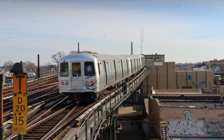 3D design NYCT R46 Pullman Standard Subway car - Tinkercad