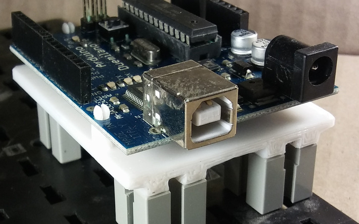 3D design fischertechnik arduino uno mount - Tinkercad